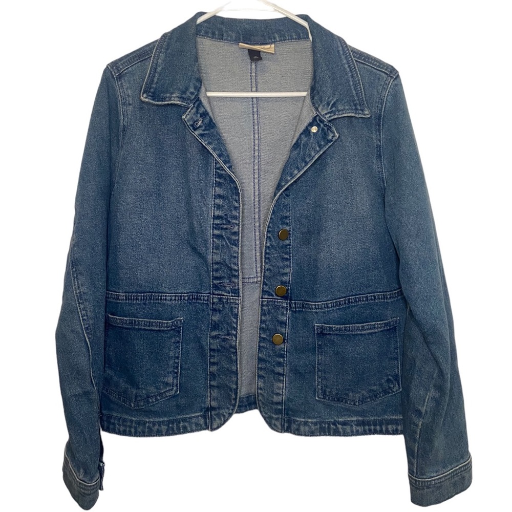 Universal Threads ✨ light blue denim button down jacket